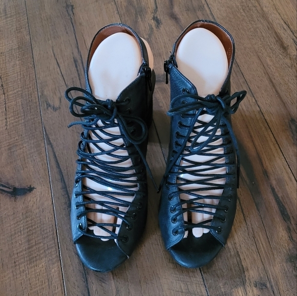 Jeffrey Campbell Covet Black Gray Lace-Up Block Heel Sandals - Picture 4 of 6